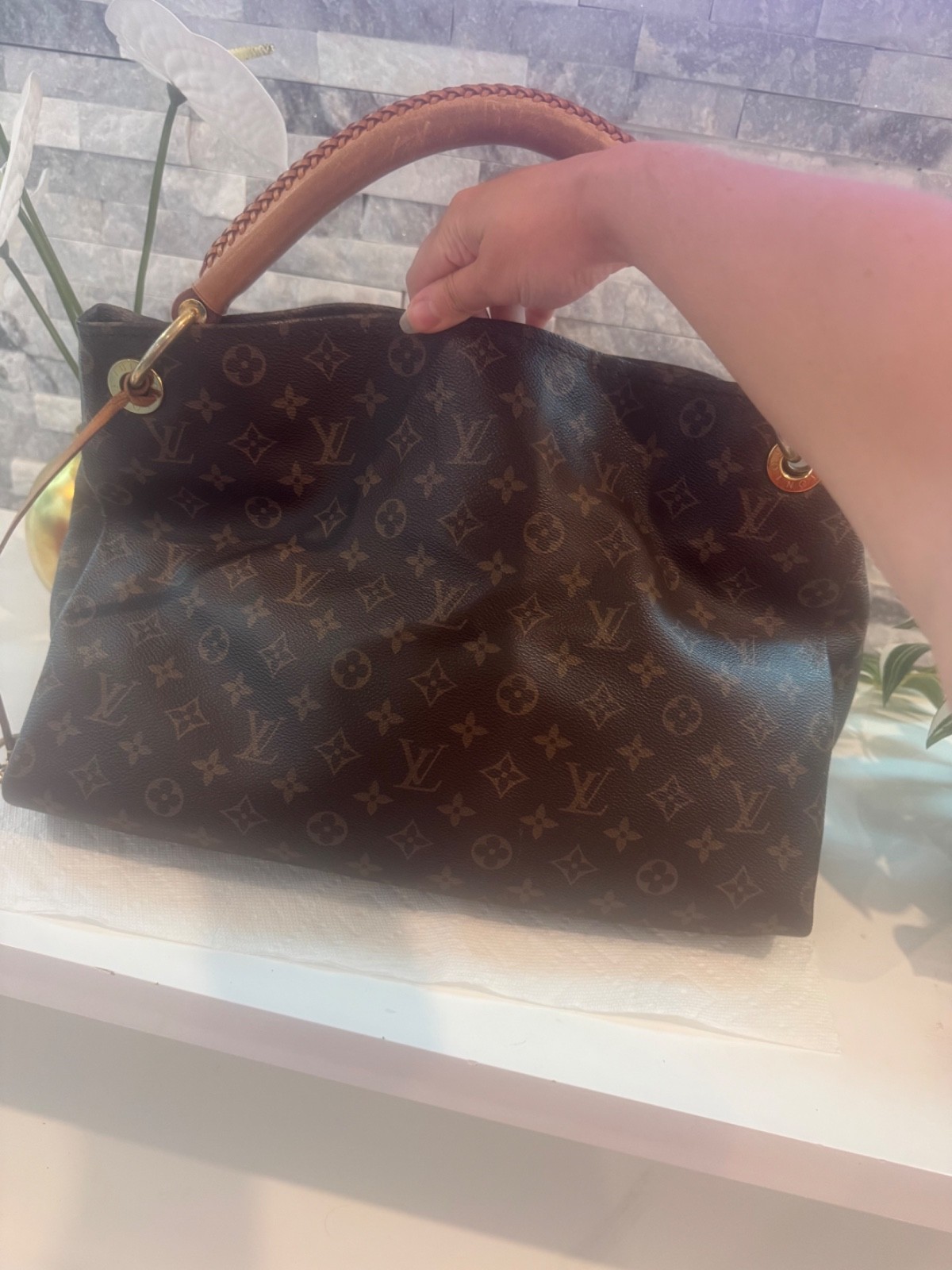 louis vuitton big artsy bag no longer made! Beautiful bag!!