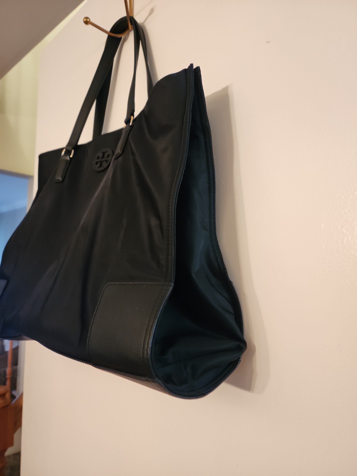 Tory Burch Ella Black Large Nylon Tote Bag W16.5xH12 xD5″ EUC