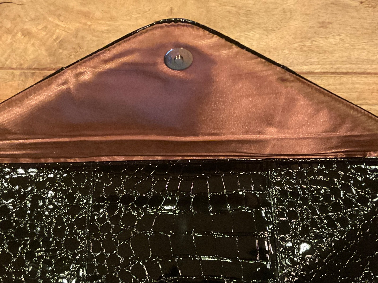 RACHEL ZOE NEIMAN MARCUS CROC EMBOSSED ENVELOPE CLUTCH PREOWNED
