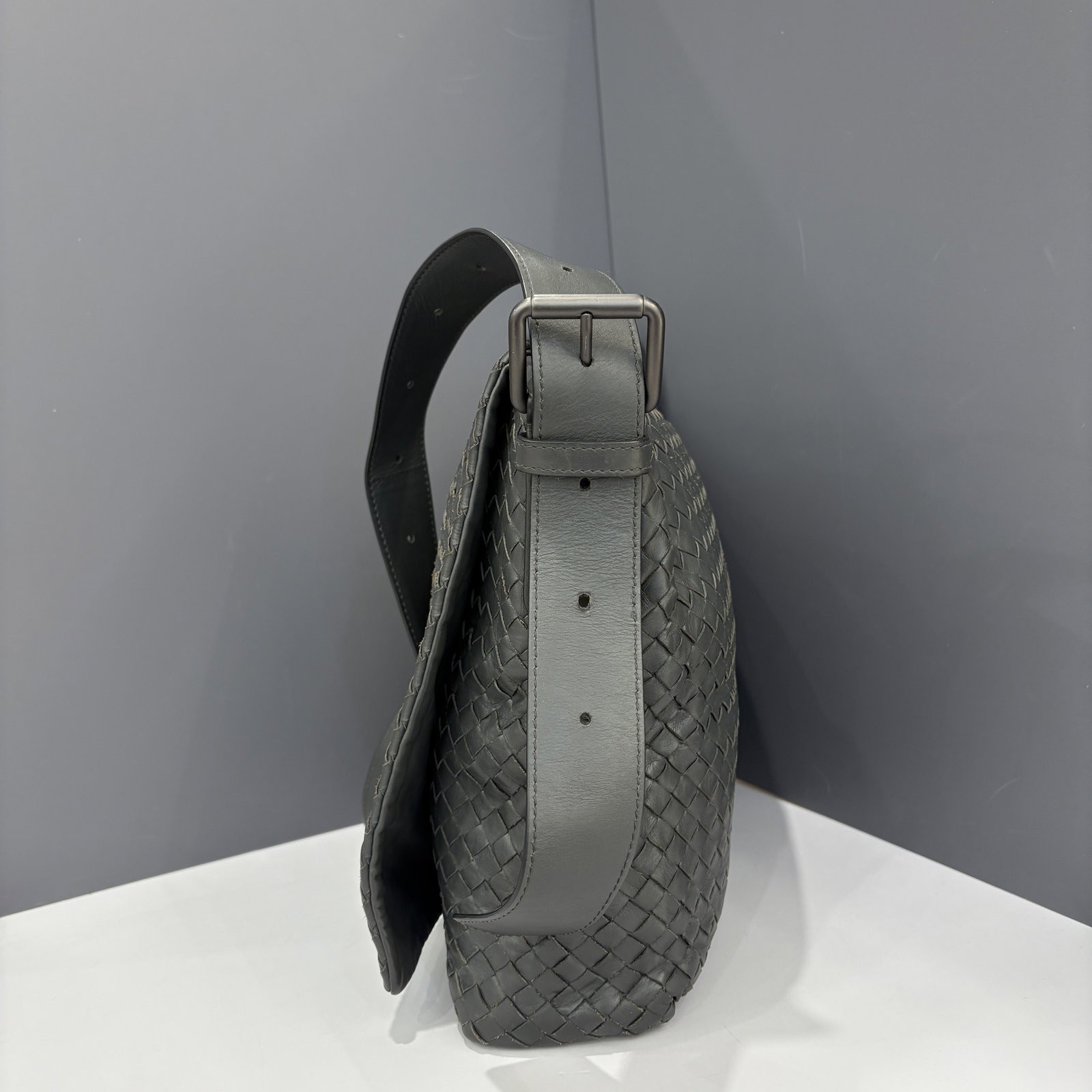 Bottega Veneta Shoulder Bag Dark Grey Lambskin Intrecciato Nappa (ym030126h7)