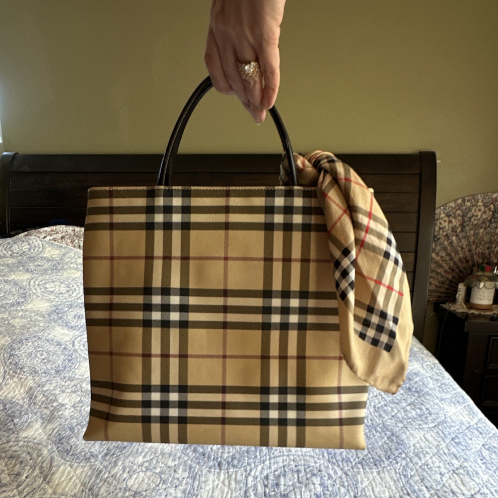 Burberry Nova Checkered Tote Beige Black Red Snap Closure Inner Pockets