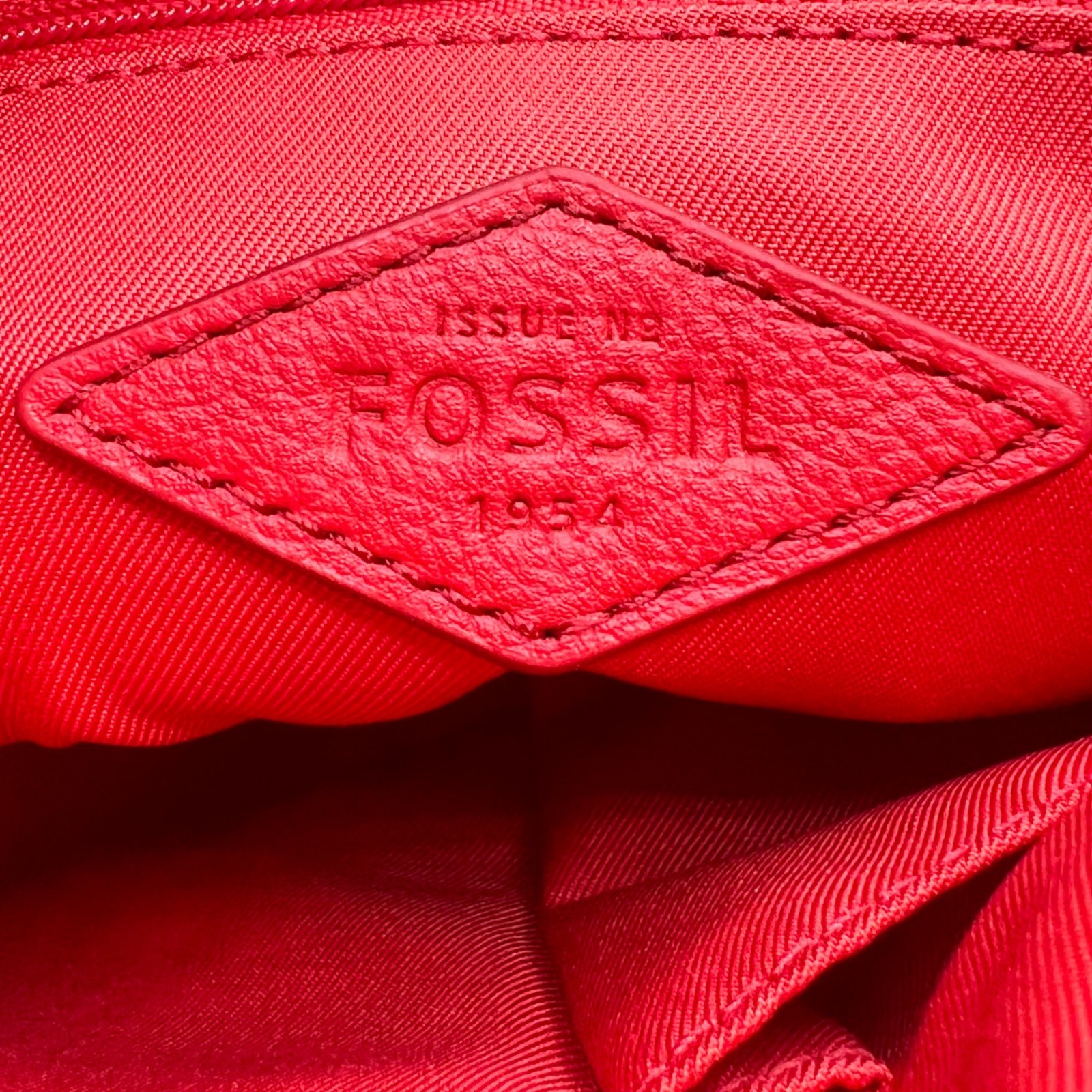 New Fossil Tara Cherry Red Leather Crossbody Bag Zip Top Signature Key Charm