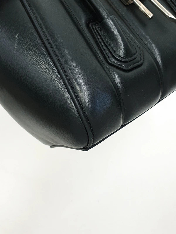 Givenchy Antigona Lock Bag Leather Black Shoulder Bag Women’s #TB3320
