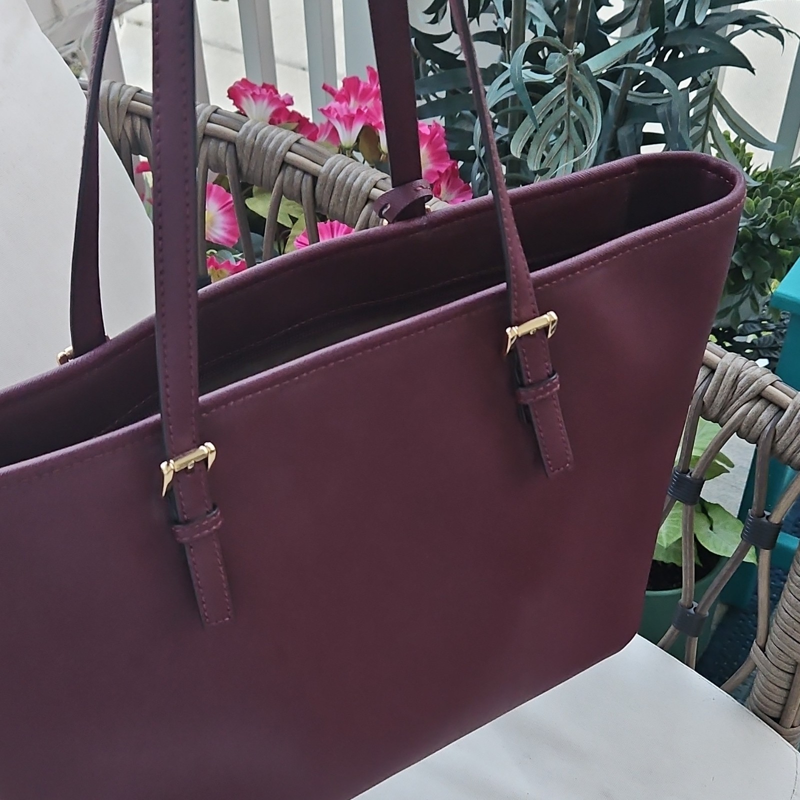 Michael Kors Burgundy Large Tote Bag Gold Hardware MK Charm Inner Pockets