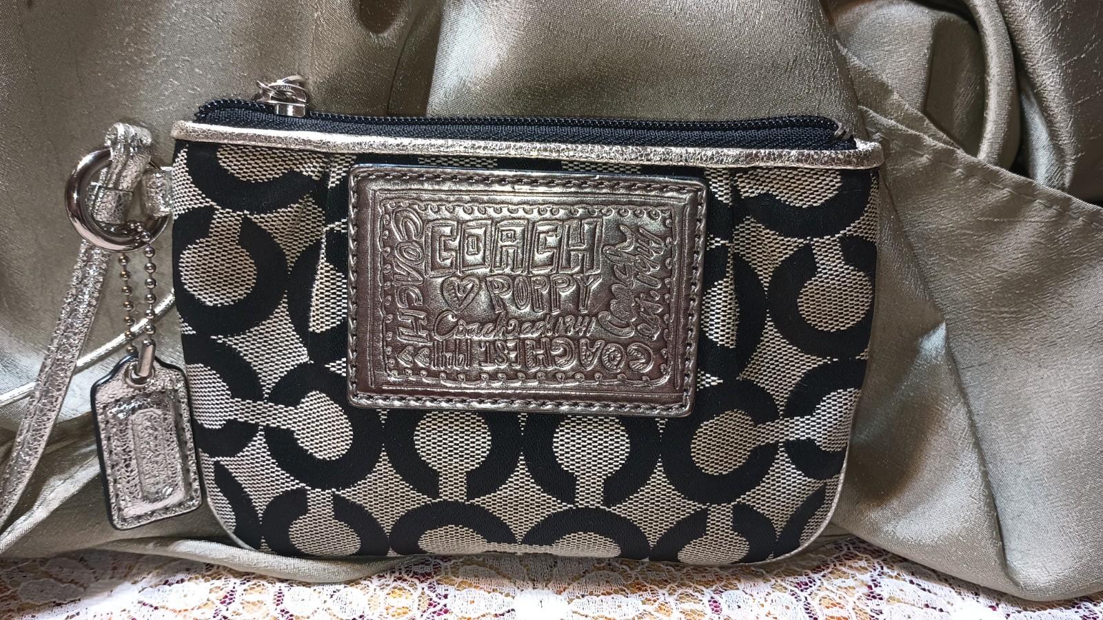 New Coach Poppy Khaki Signature Gray& Silver Canvas & Leather Wristlet