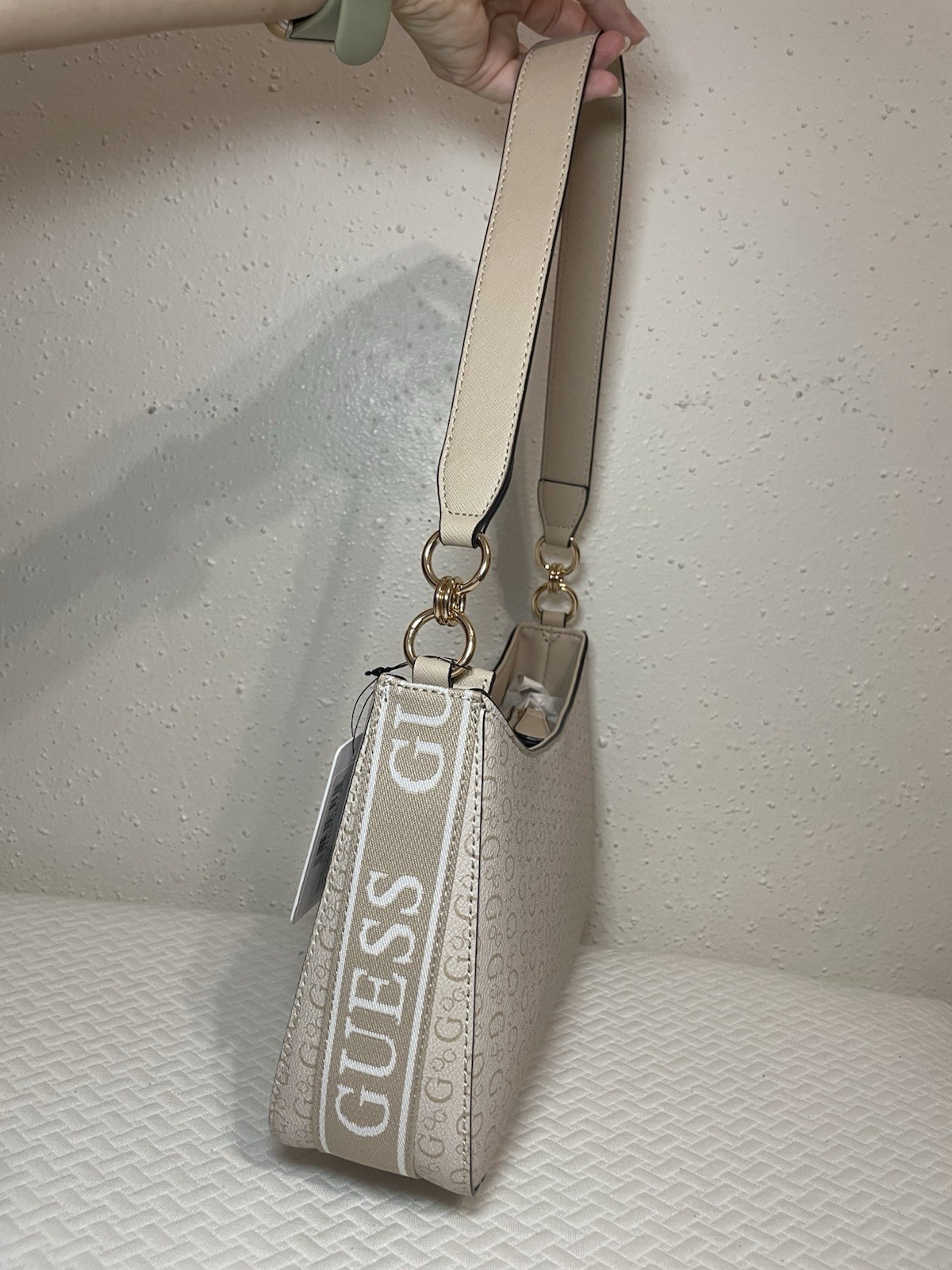 GUESS Beige Small Shoulder Bag Logo Pattern Gold Hardware Zip Top Lined Pockets