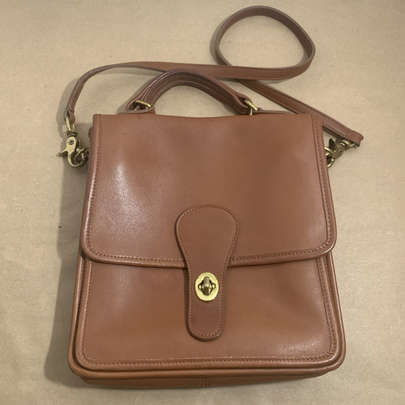 Rare ! Vintage 1995 Coach British Tan Station Bag Model K-5L-5130 Brass Turnlock