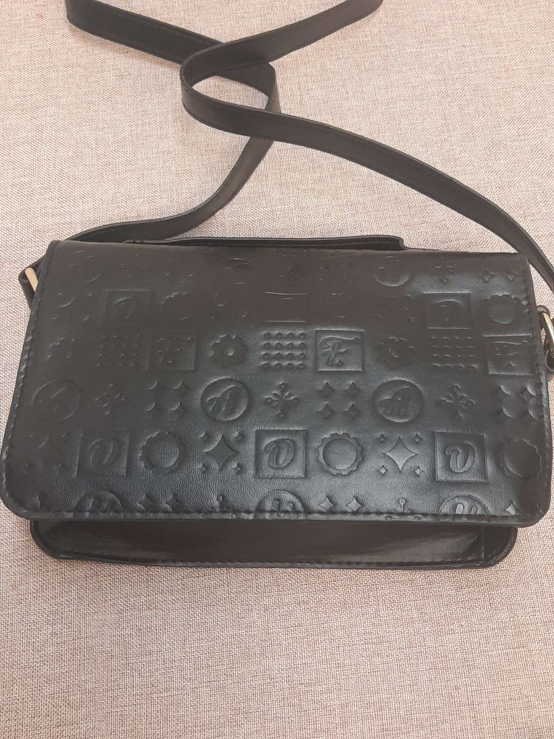 FAO Schwarz Small Purse, Black Shoulder Bag Embossed Sleek Stylish
