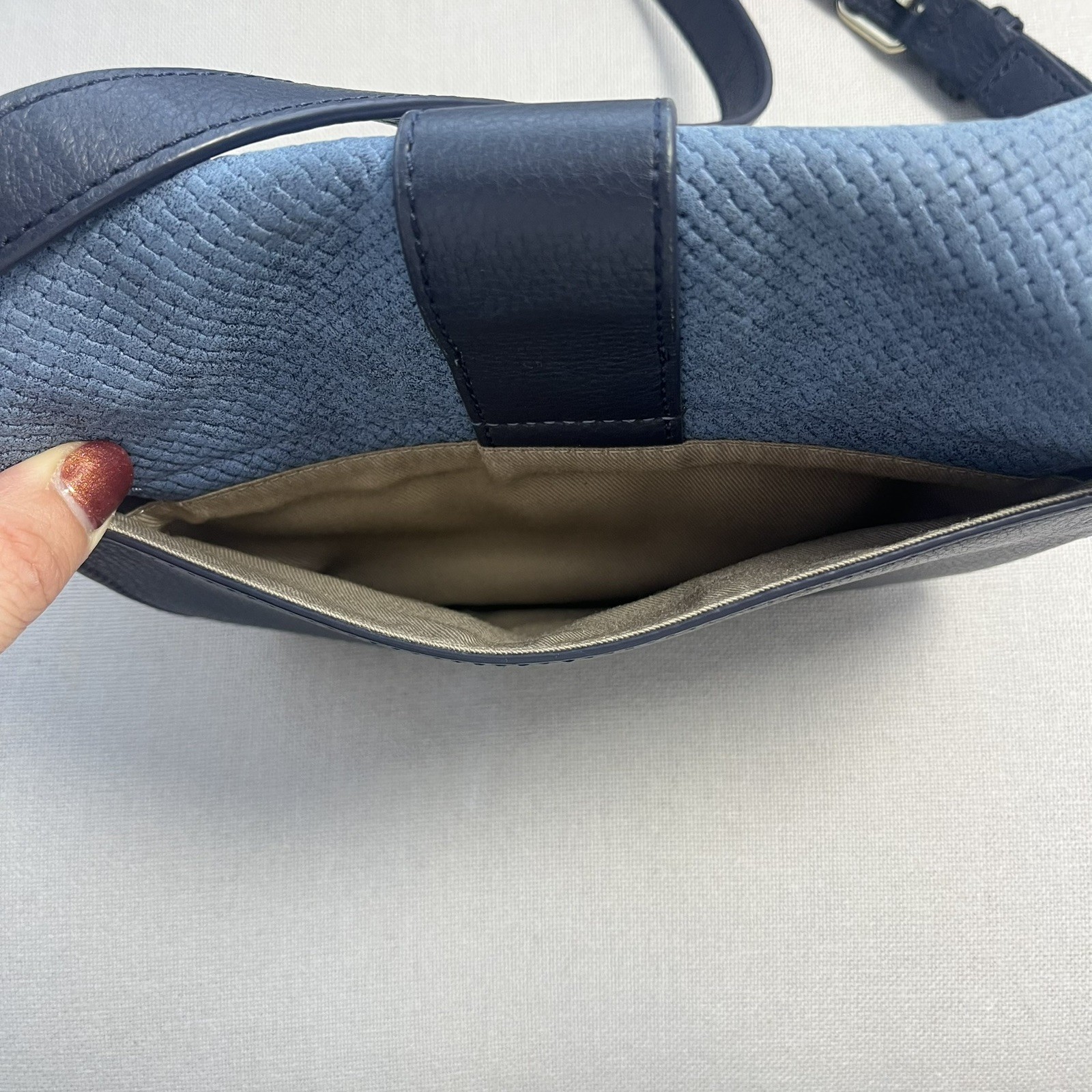 Talbots Pebbled Leather Crossbody Purse Saddle Bag Blue Magnetic Closure Pocket