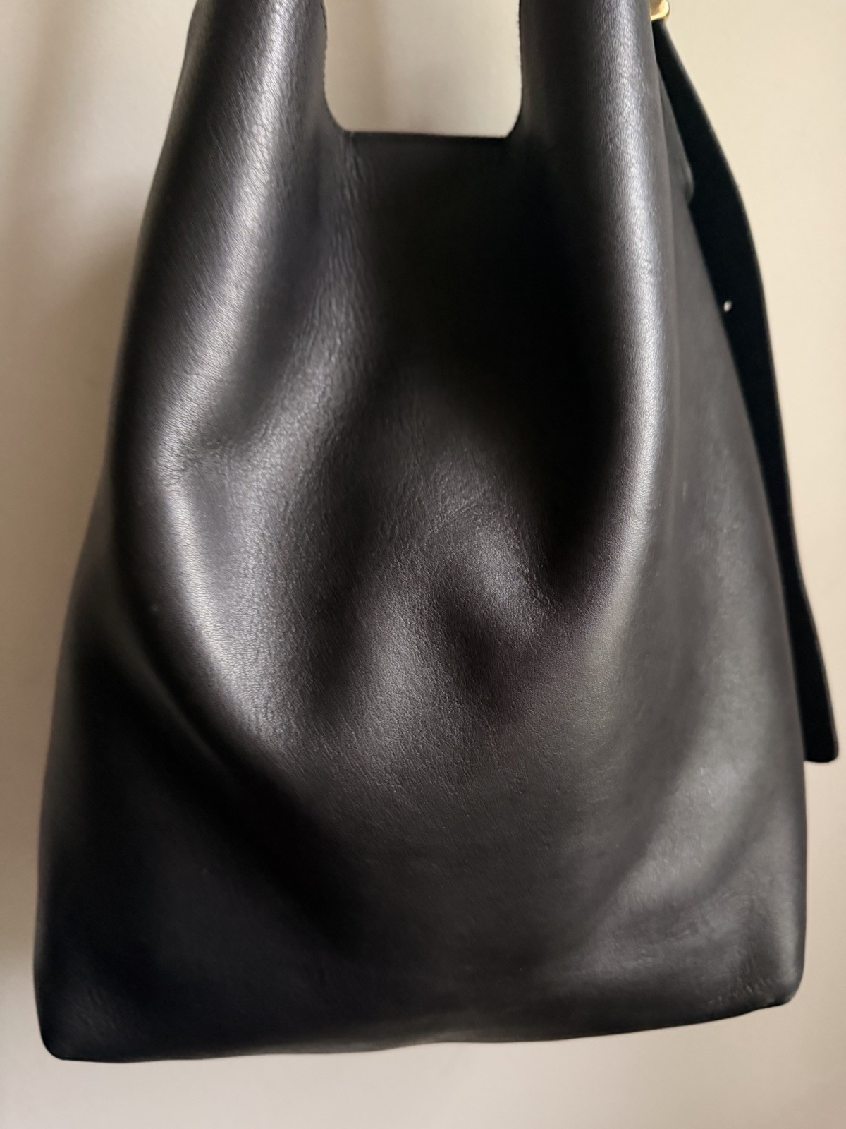 Madewell Women’s Essential Bucket Tote Handbag Leather