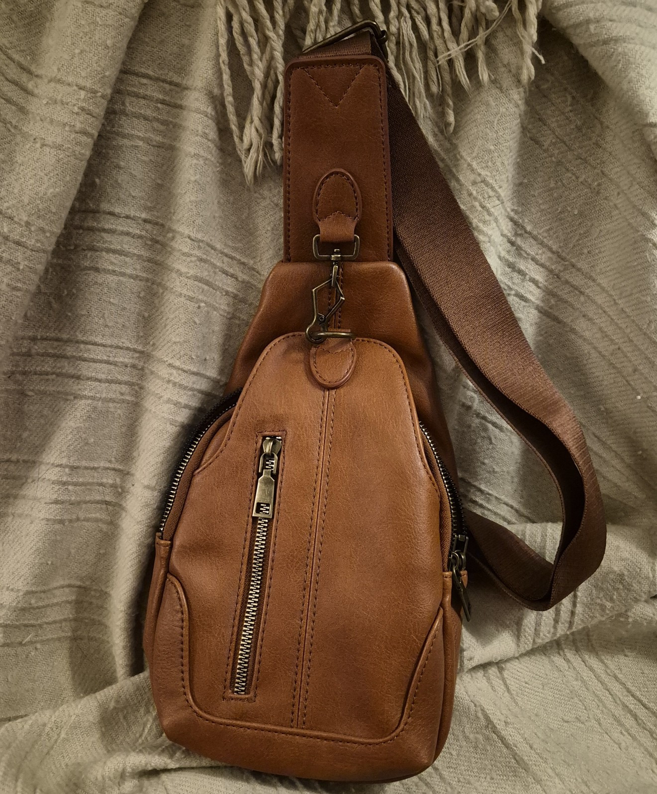 maurices Brown Small Sling Crossbody Bag Zip Closure Adjustable Strap Pockets