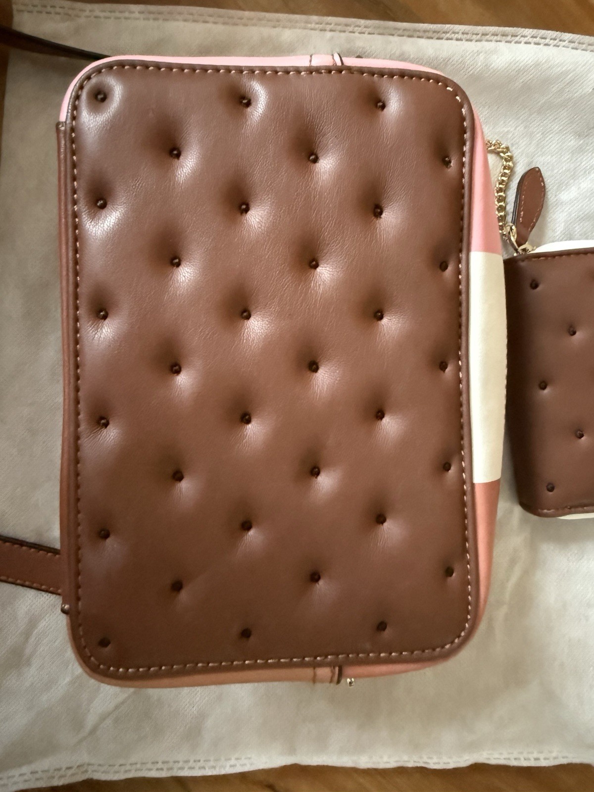 Shoe Bakery Brown Pink White Colorblock Quilted Crossbody Zip Detachable Strap
