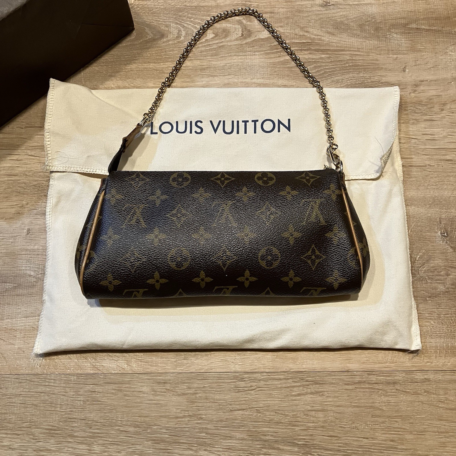 Louis Vuitton Monogram Eva Clutch Shoulder Bag CLEAN Gold Brown Zip Chain