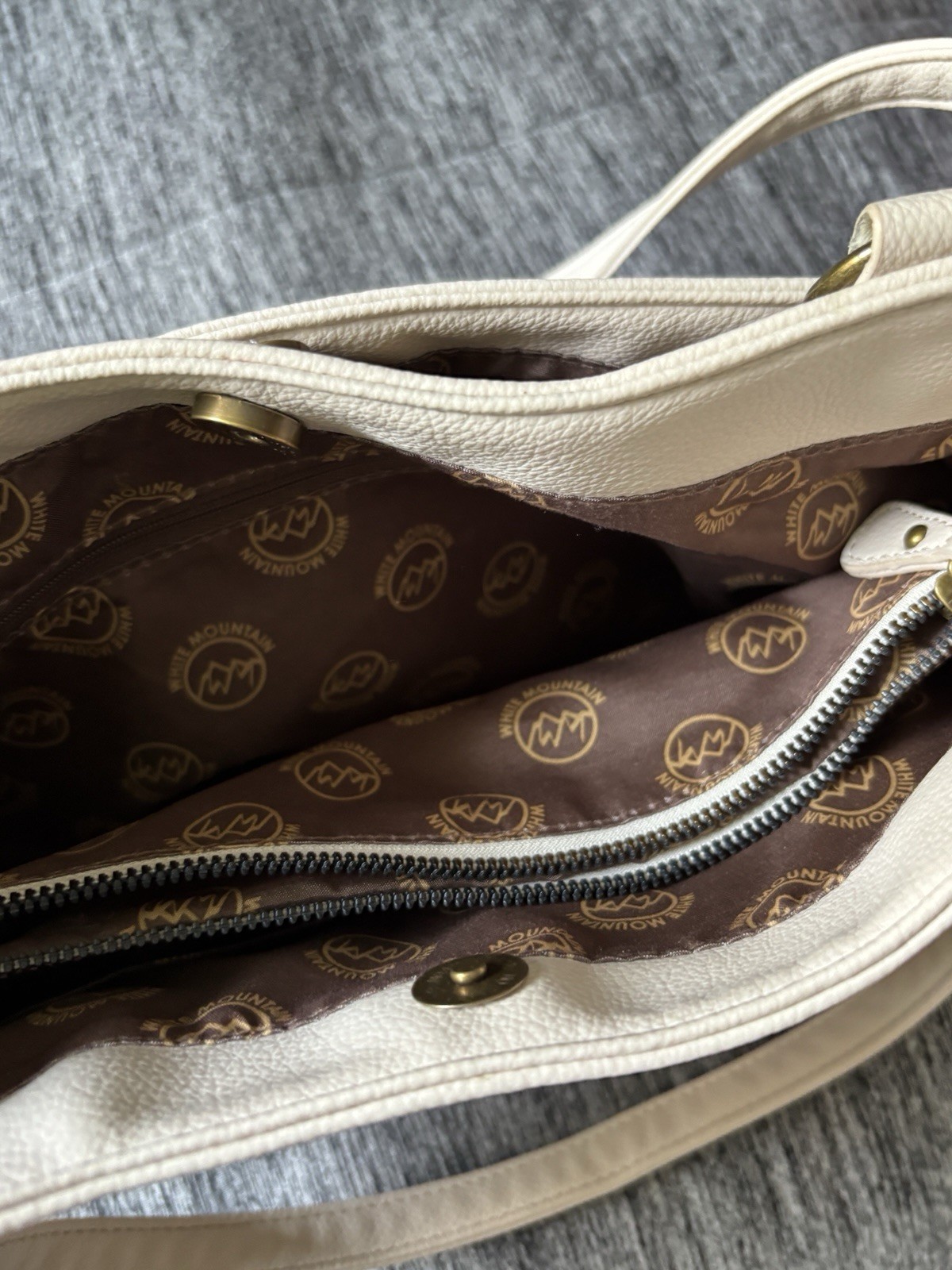 White Mountain Beige Pebbled Medium Shoulder Bag Detach/Adj Strap, Zip, Pockets