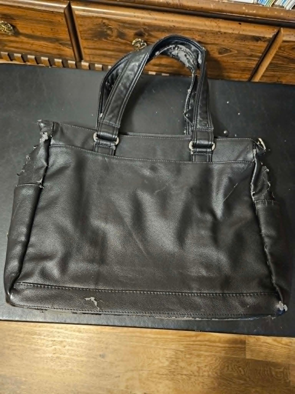 ThinkGeek Handbag of Holding Black Faux Leather Messenger Bag – Significant Wear