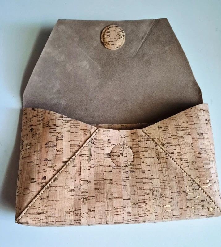 Original ‘J.Crew’ signed natural cork clutch with a golden sheen 11″ x 7″ NEW