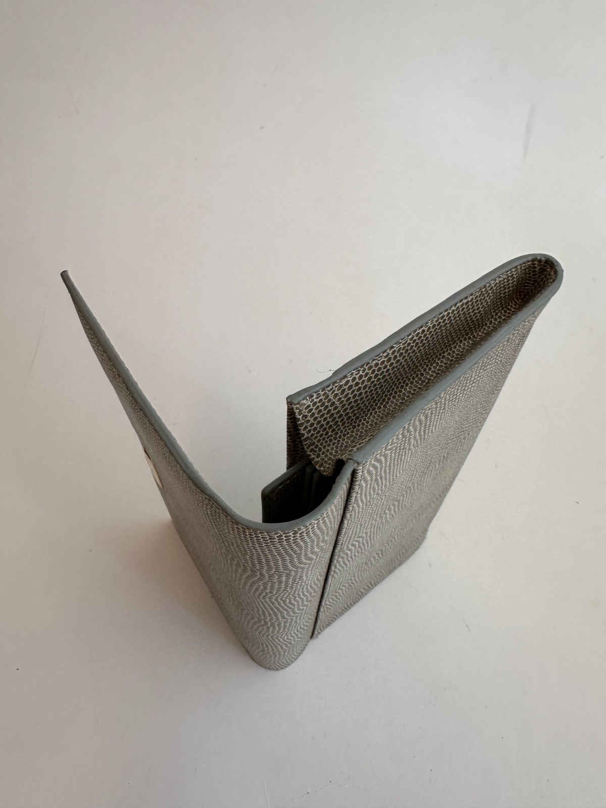 St John Wallet Organizer Clutch 9.5 Inch Embossed Leather Lizard Print Gray Nice