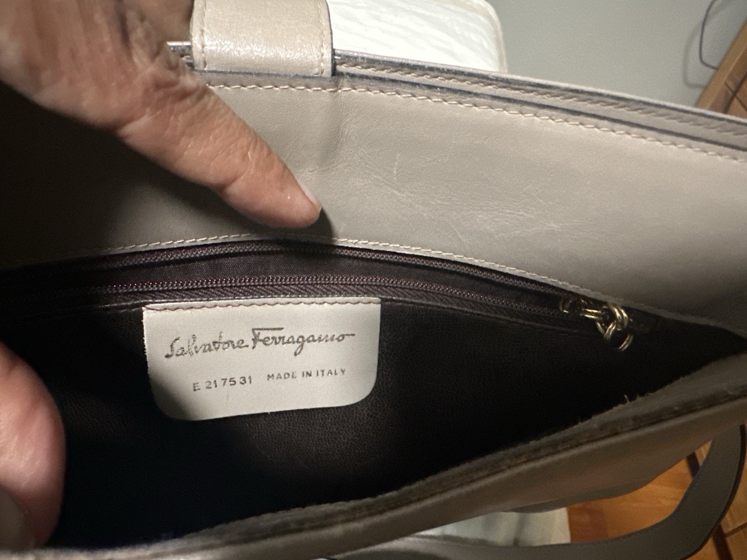 Authentic Vintage Salvatore Ferragamo Taupe Leather Shoulder Bag – Made in Italy