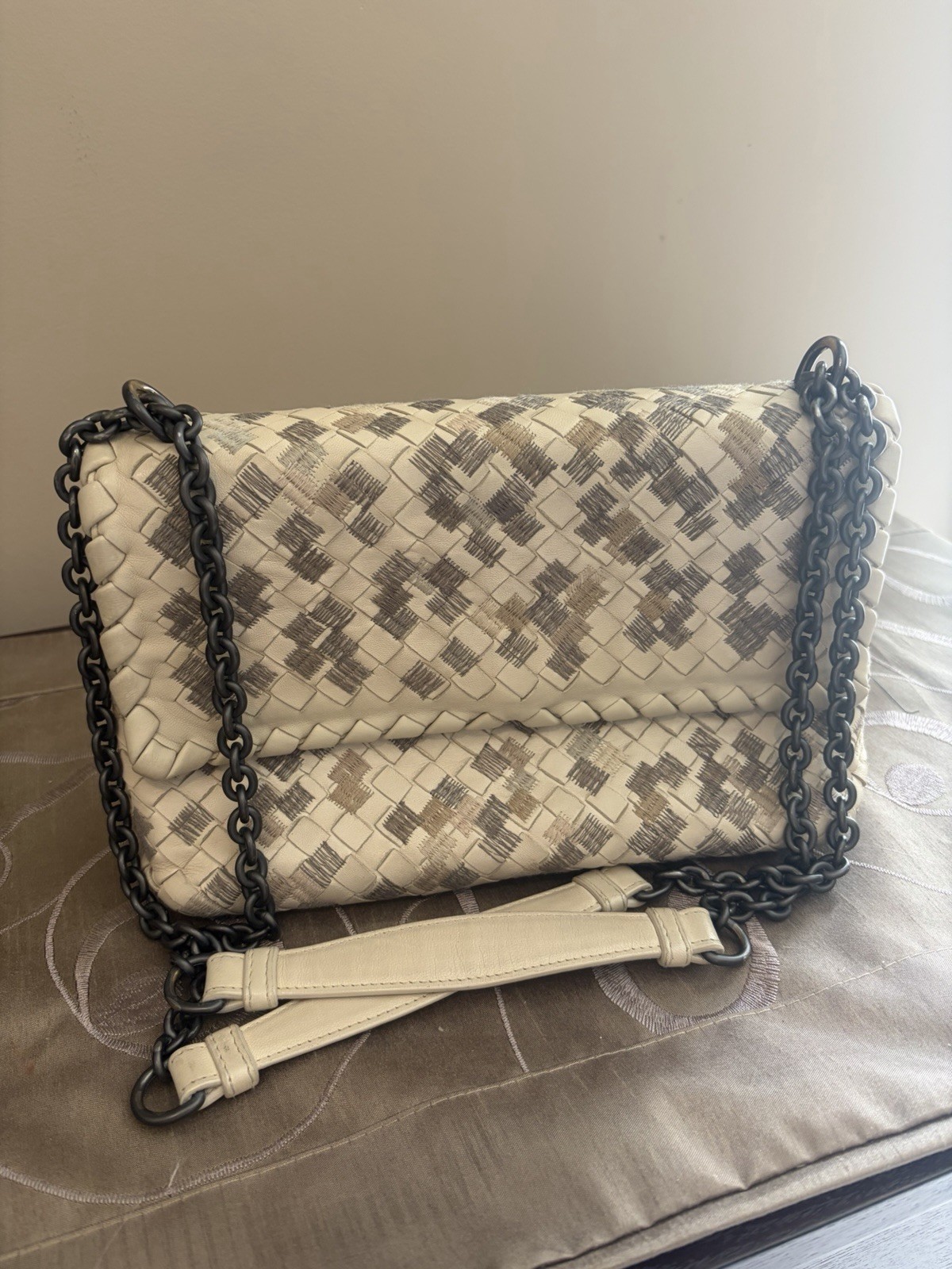 Bottega Veneta Woven Shoulder/Crossbody Bag Beige w/ Black Chain Strap, Magnetic