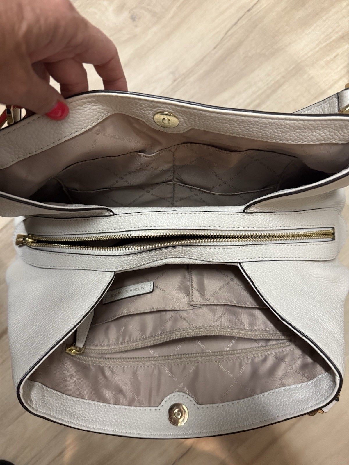 Michael Kors White Pebbled Shoulder Bag Gold Hardware Zip/Magnetic Double Handle