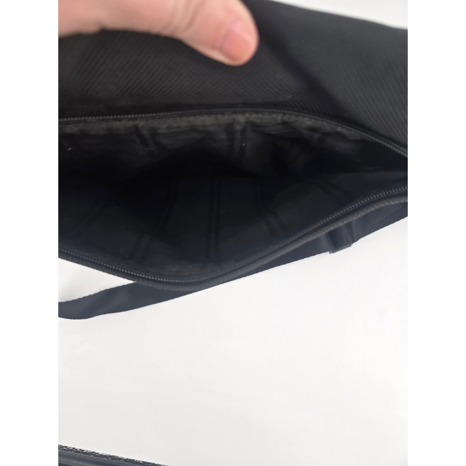 Tumi Messenger Bag Womens Small Black 4368D3 Ballistic Nylon Crossbody Flap Bag*