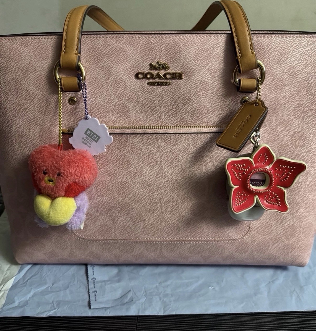 Coach Signature Pink Logo Large Zip Top Tote Brown Handles Charm & Tag