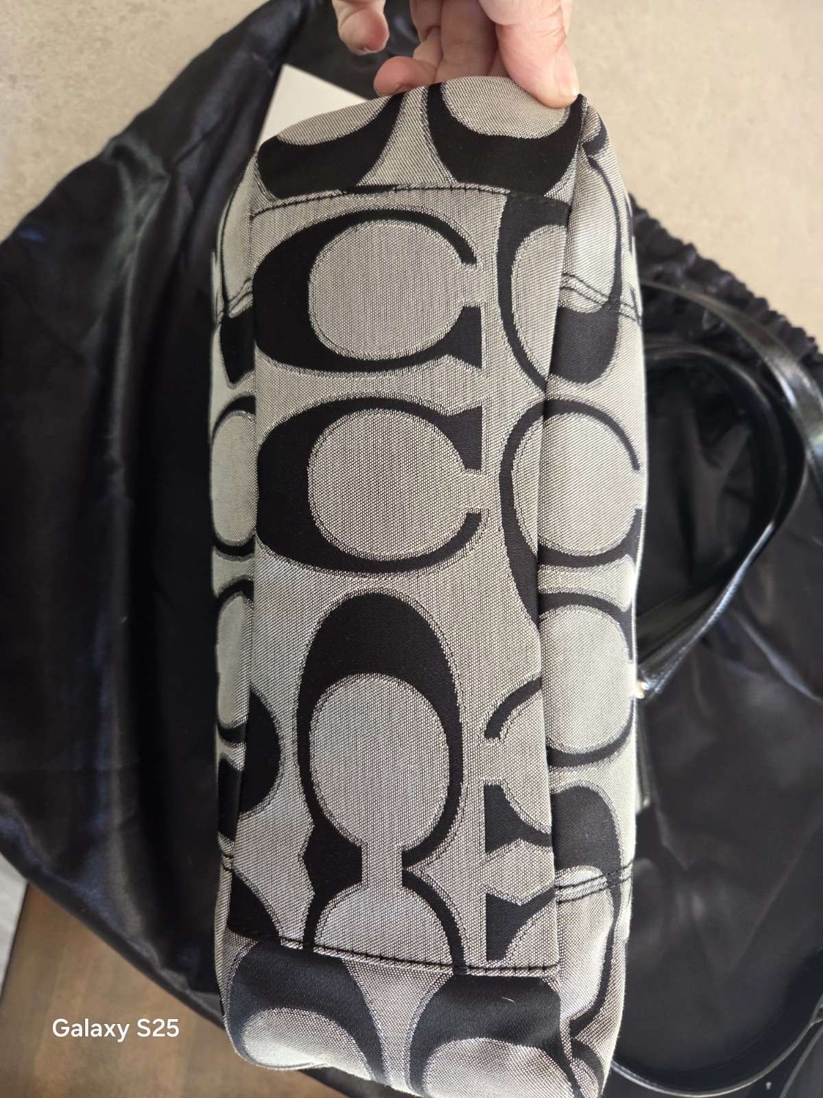 Coach Daisy Outline Signature Mia Crossbody F23940 in Silver/Black Purse Bag