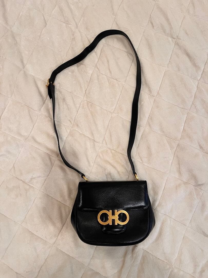 Salvatore Ferragamo Gancini Black Leather Shoulder Crossbody Bag Gold Auth