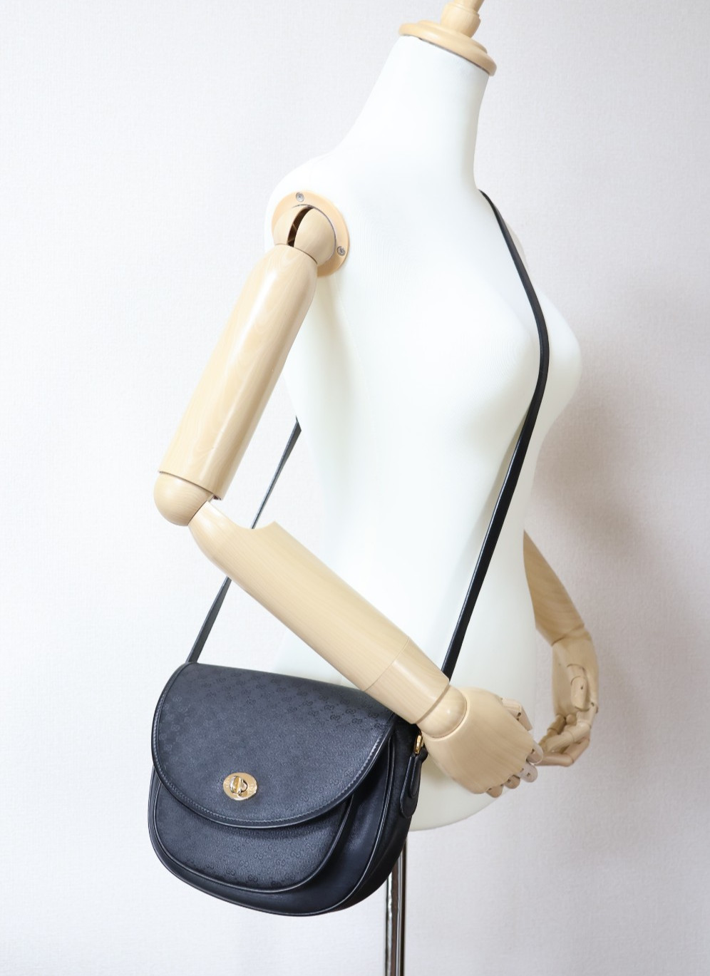 GUCCI VINTAGE Shoulder Bag Micro-GG Pattern PVC Black Classic Authentic