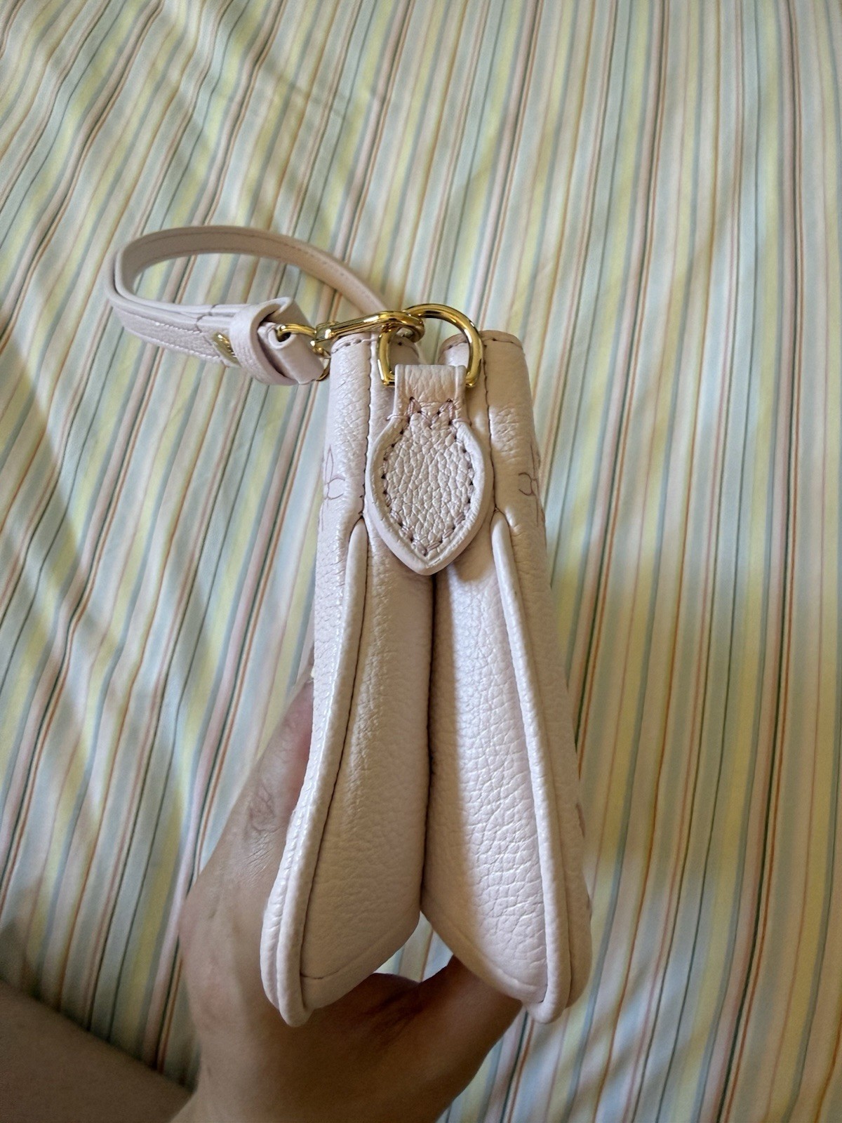 Louis Vuitton Pochette Liv Light Bliss Couture