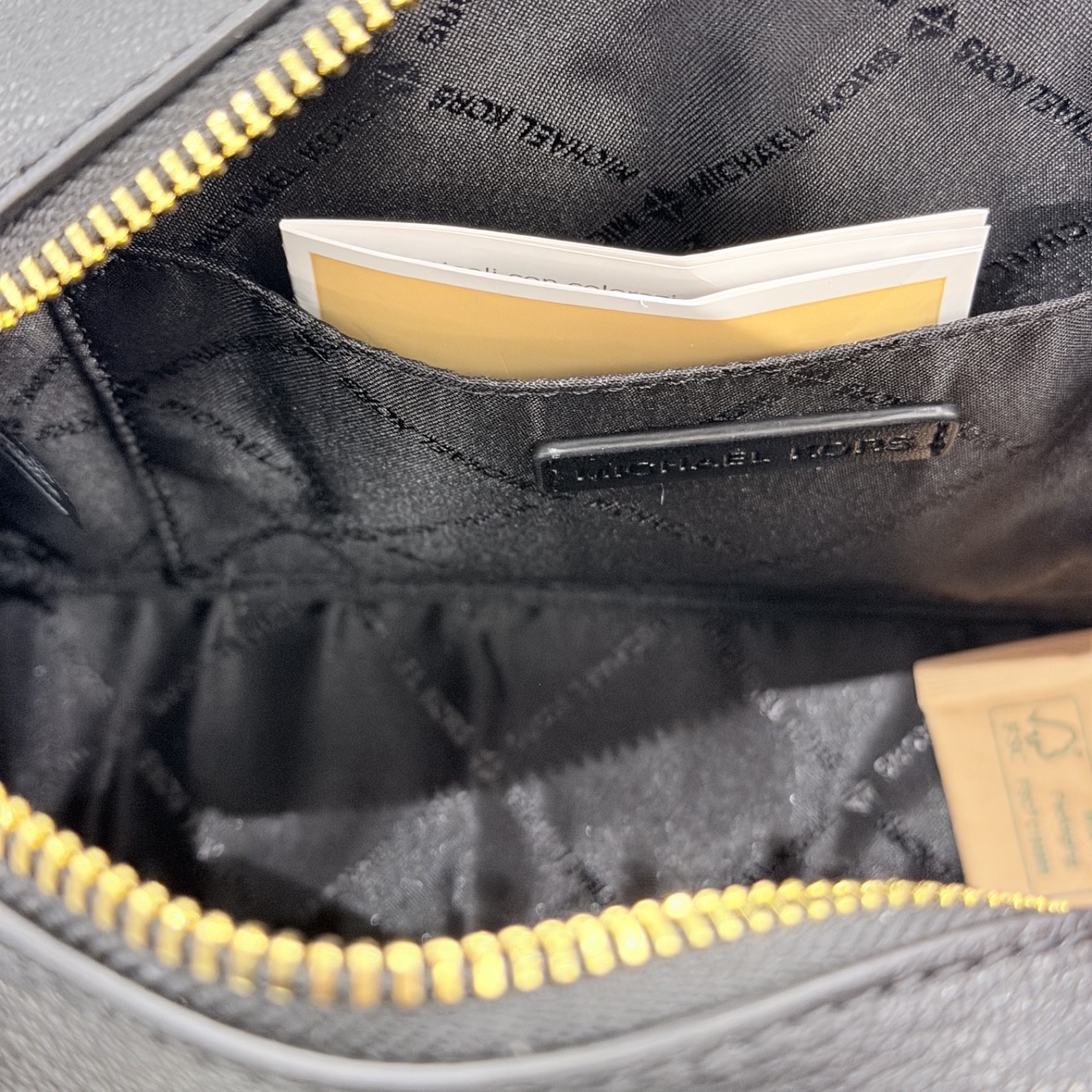 MICHAEL KORS JET SET ITEM MD POCKET CROSSBODY TECH ATTACHED LEATHER BAG BLACK