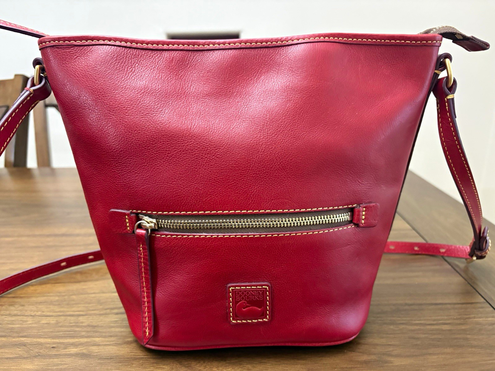Dooney & Bourke Red Crossbody Bag Zip Adjustable Strap Pockets Gold Key Holder