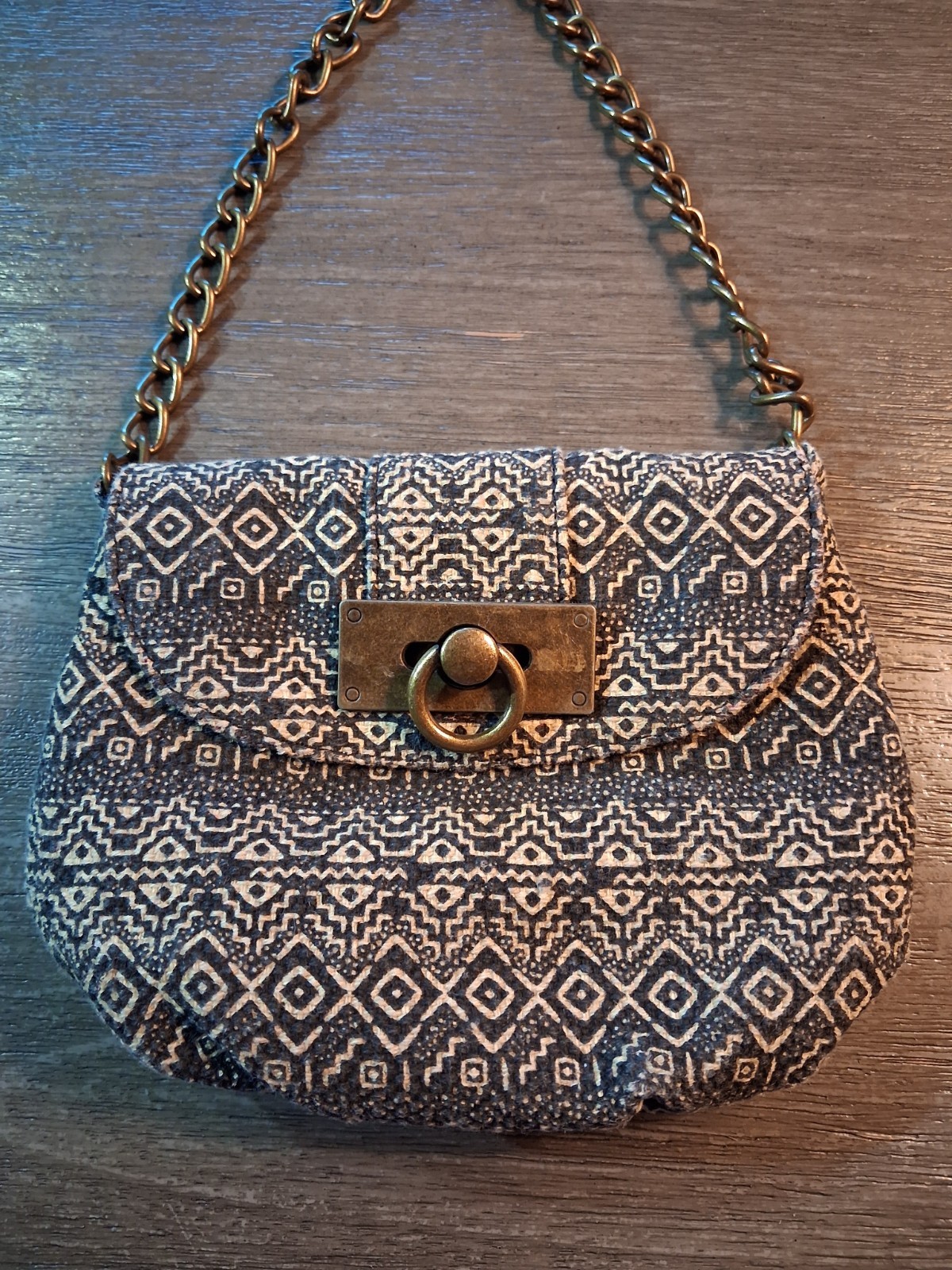 Mini Geometric Cloth Crossbody Purse Bag with Brass-Tone Hardware Chain Strap