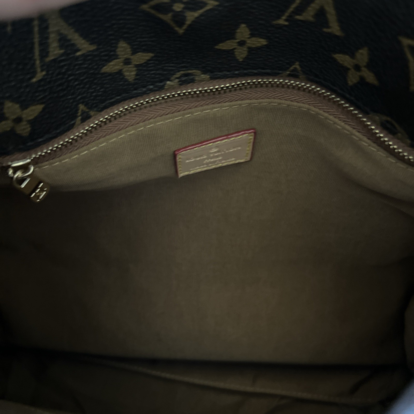 Brown Tan Shoulder Bag With Front Pocket Inside Pocket Magnetic Closure