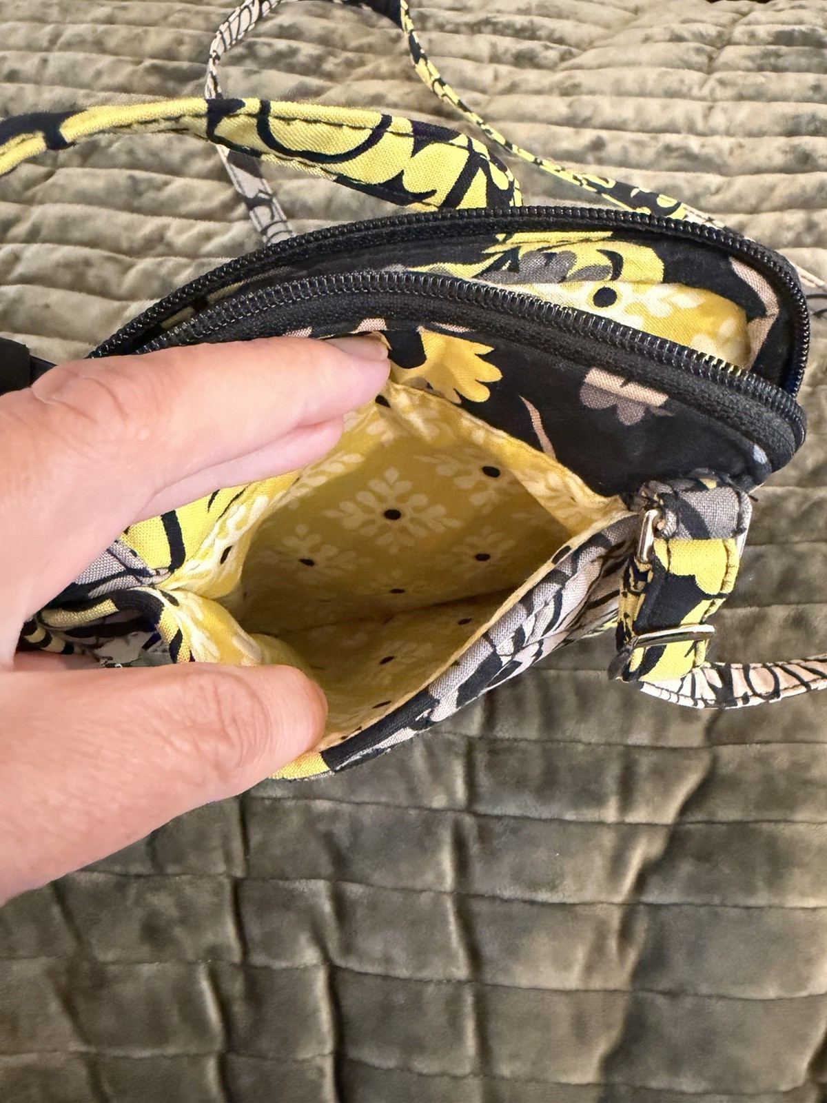 Vera Bradley Floral Crossbody Purse Zip/Magnetic Pockets Detachable Strap