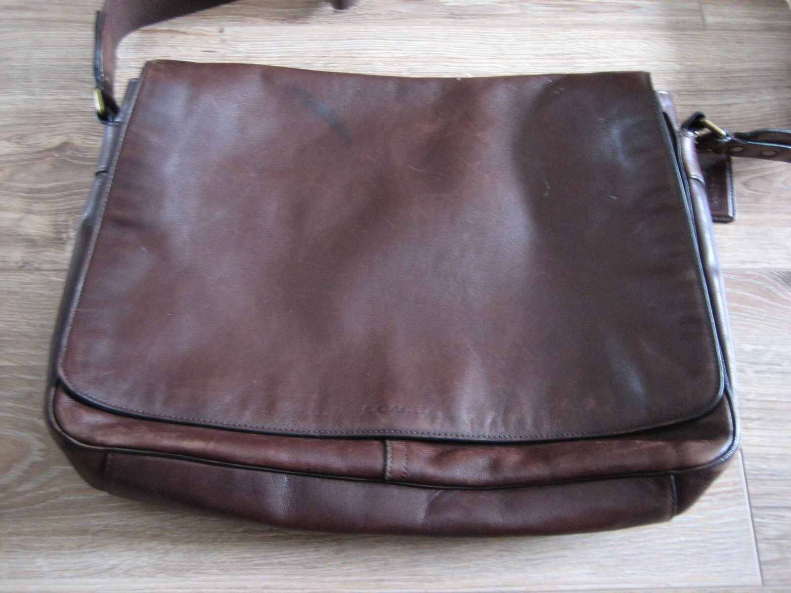 COACH UNISEX CHARLES SMOOTH SUPPLE LEATHER MESSENGER CROSSBODY BAG IN BROWN