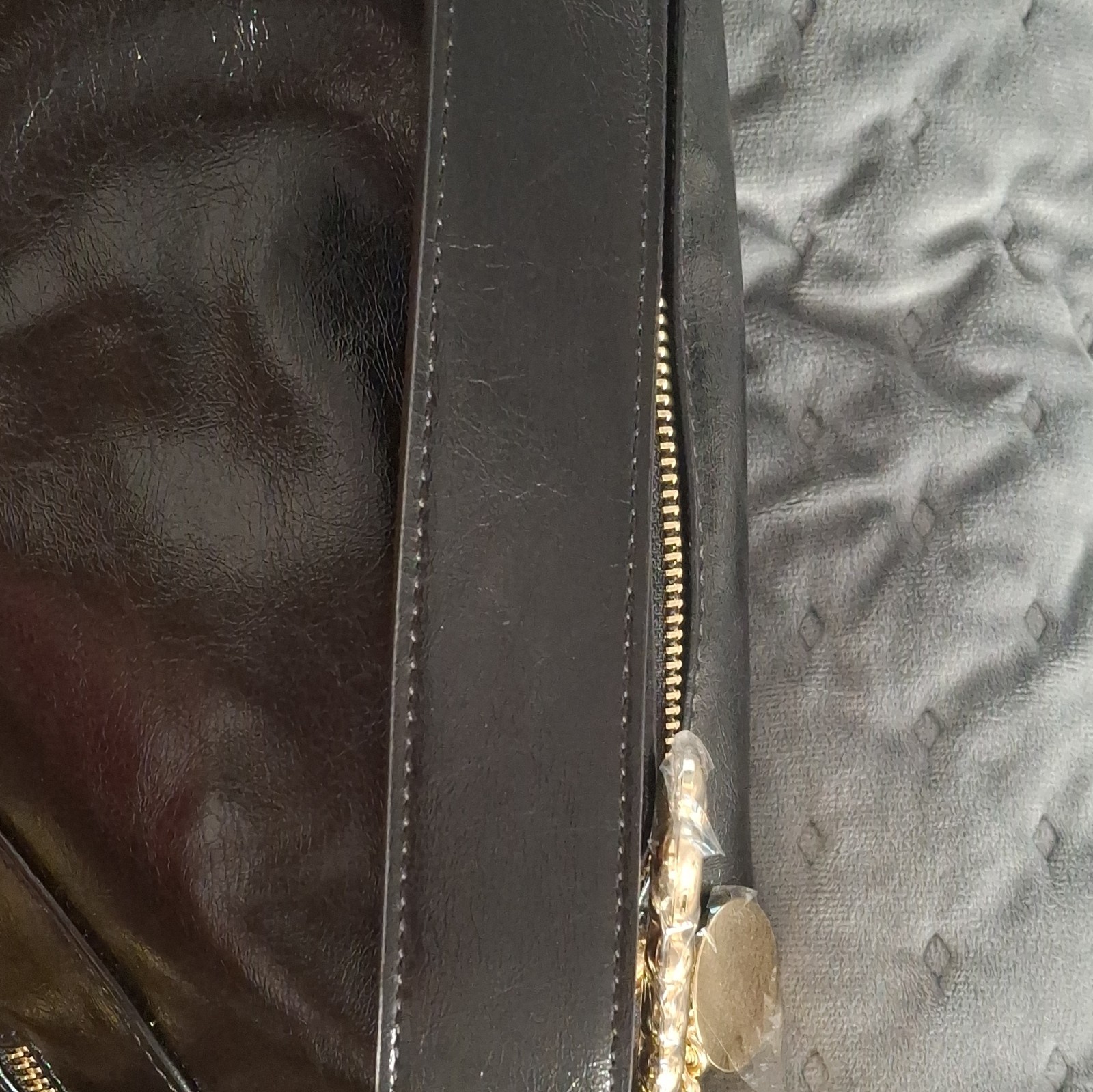 Madden NYC Black Shoulder Bag Handbag Zip Closure Gold Hardware Bag Charm