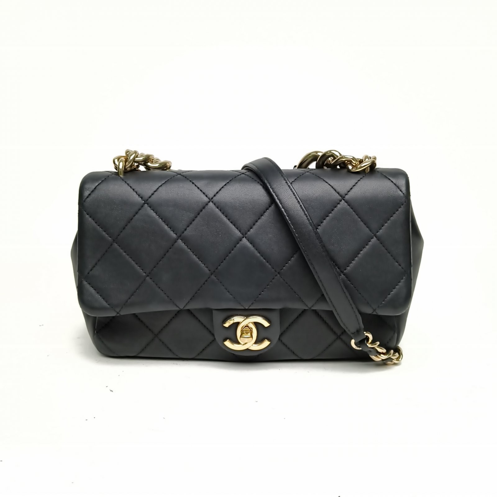 CHANEL 22C Acrylic Thick Chain Handle Clutch 24cm Lambskin Crossbody Bag