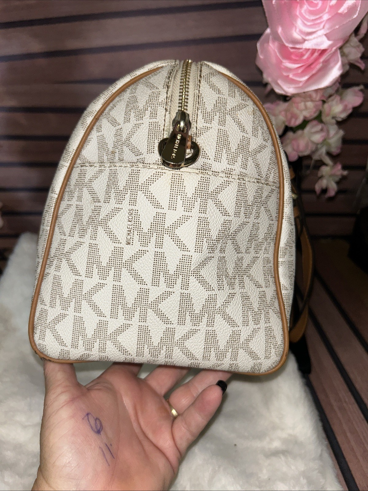 Large Michael Kors Grayson Signature Bag Cream Color Boston Shaped Gold Hardwar