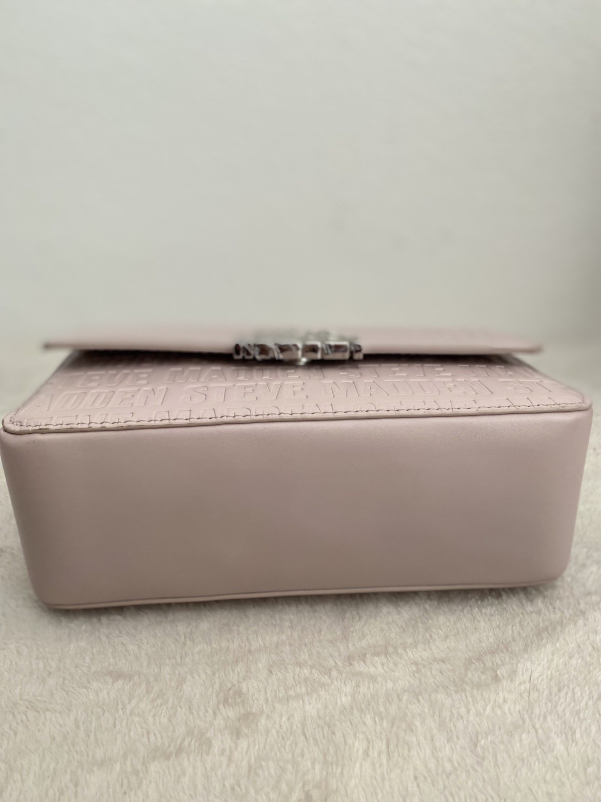 Steve Madden Logo Embossed Shoulder Crossbody Bag On A Silver Chain in Pink