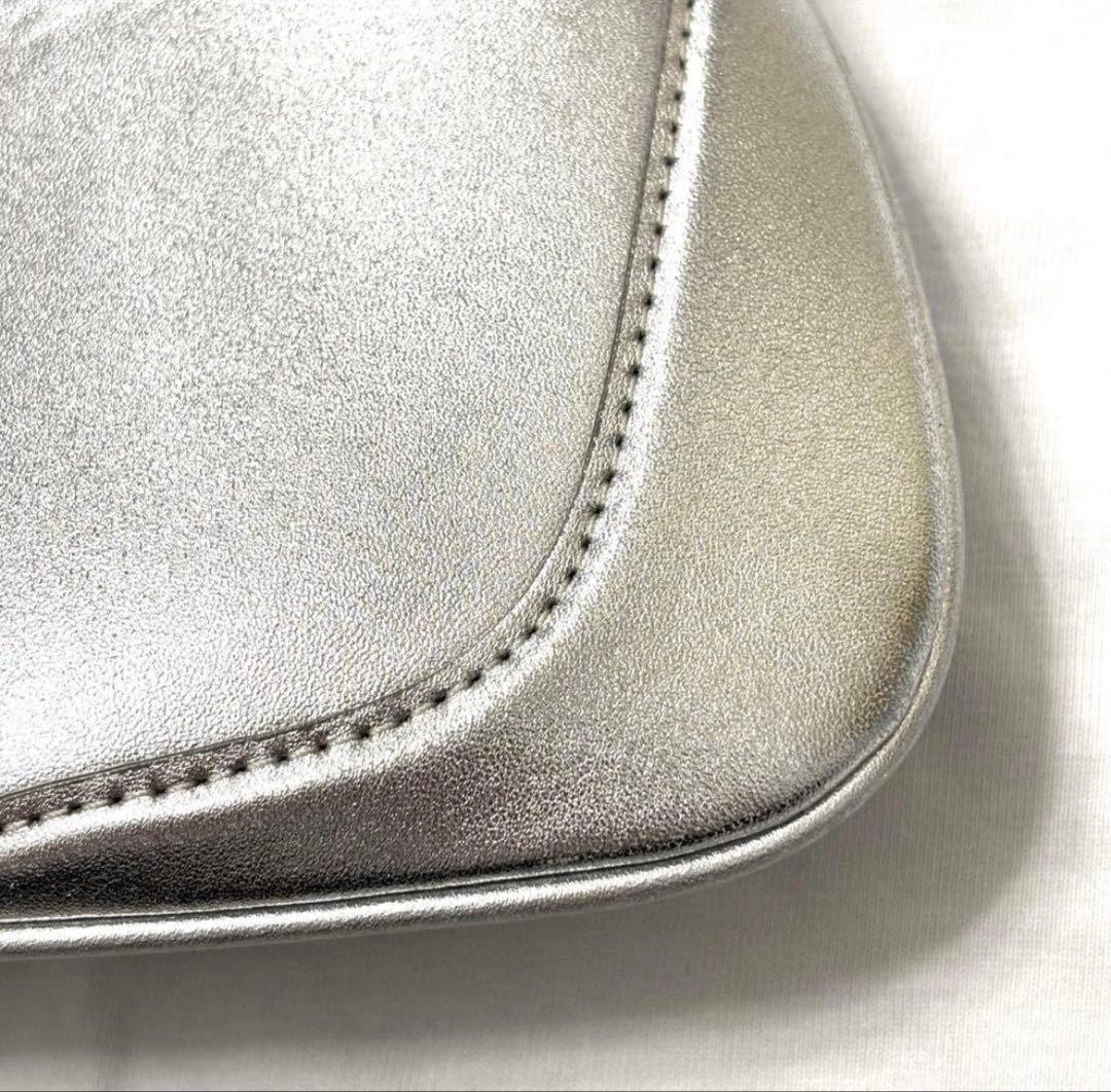 OSOI Small Shoulder Bag Accessory Pouch Leather in Silver USED Good Condition