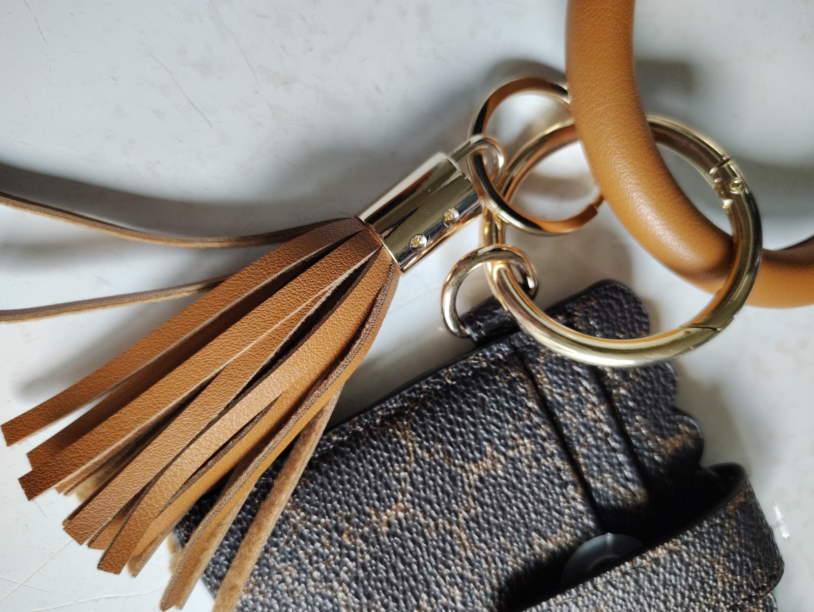 NANETTE LEPORE: BRACELET CARD HOLDER & KEYCHAIN. TAN/BRN. VEGAN Wristlet Wallet
