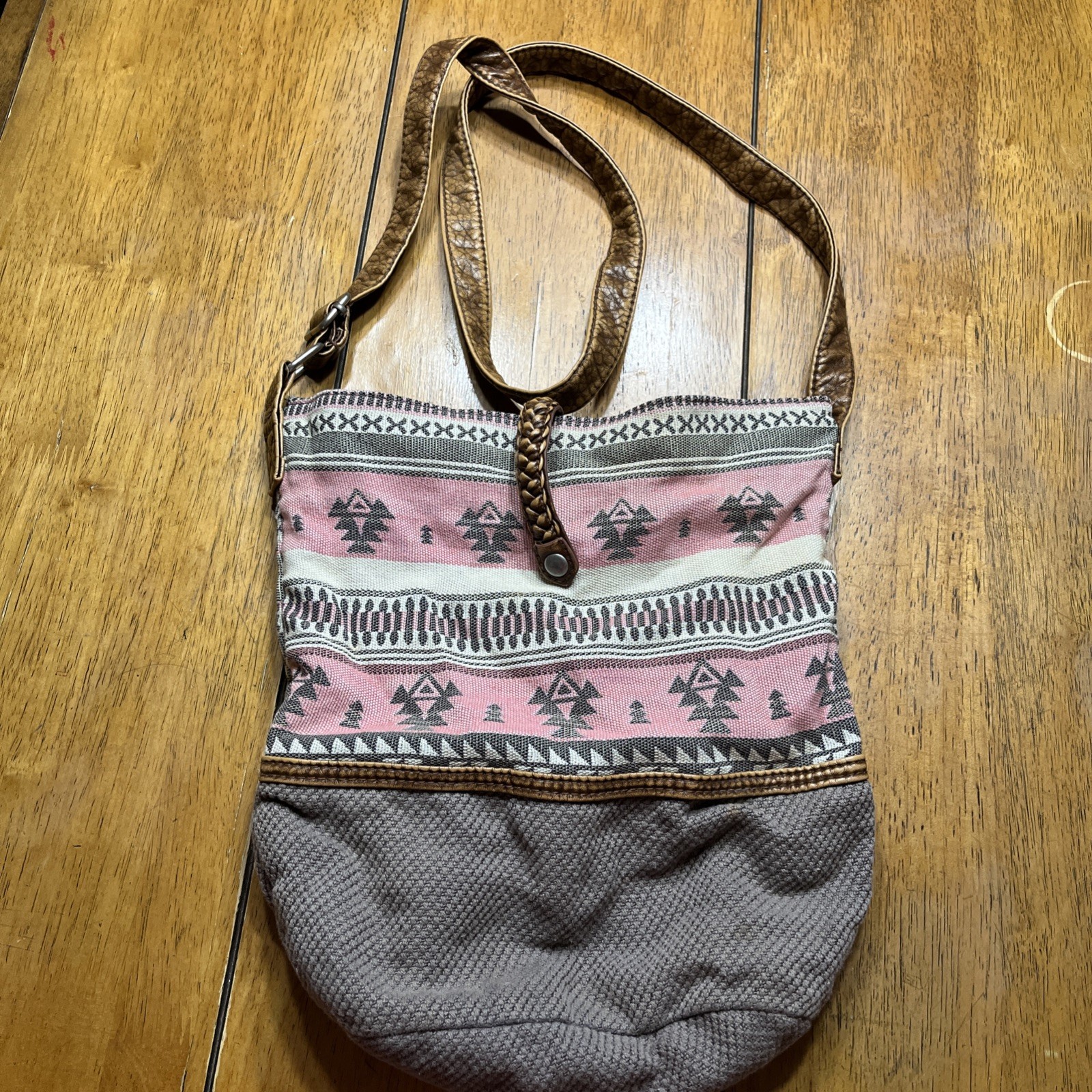 Aeropostale BOHO Crossbody Bag Purse Woven Fabric Pleather Boho Aztec Pink Gray