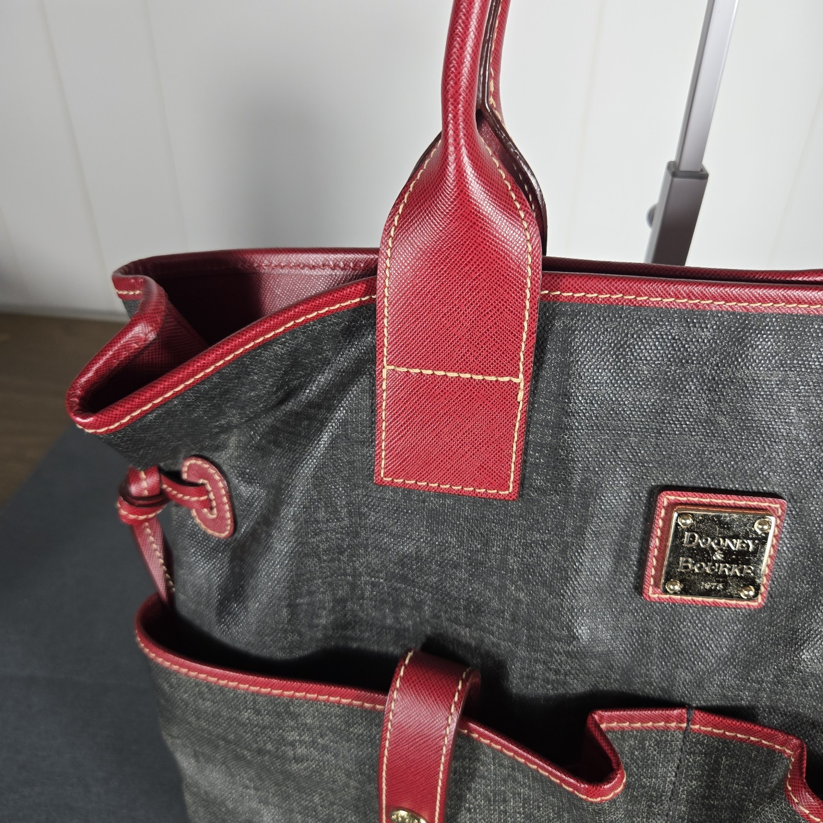 Dooney & Bourke Tote Bag Black/Red Zip Double Handles Lined Inner Pockets