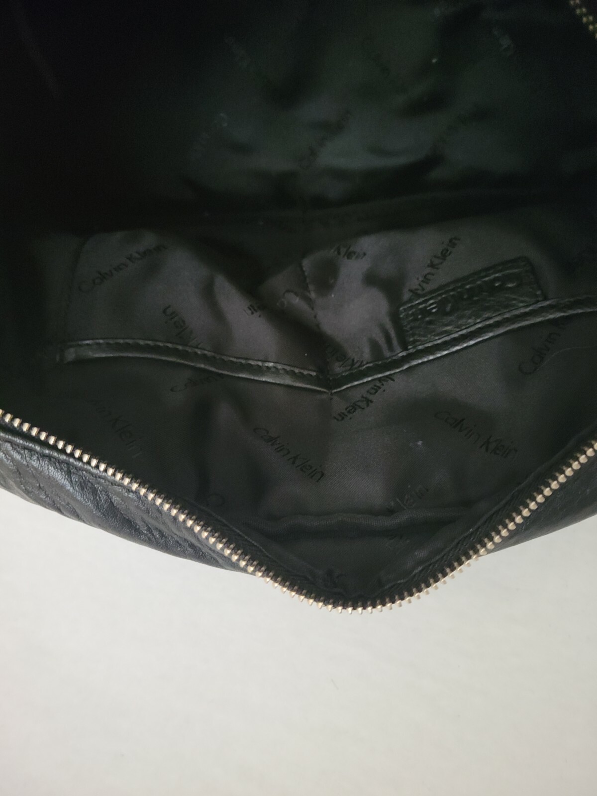 calvin klein Women Purse Pre owned Black. Size: 14.5 in tall by 9 in width