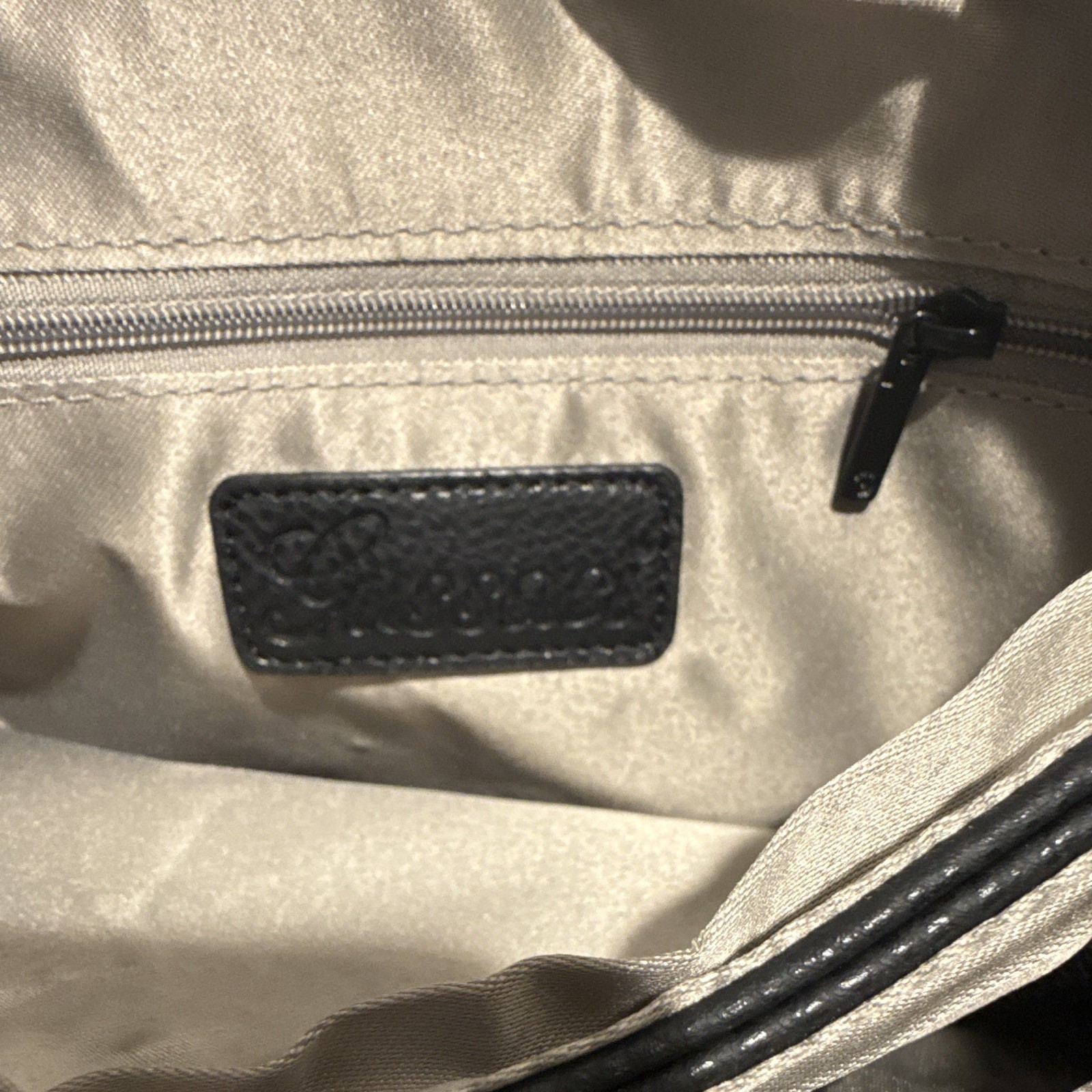 GUSSACI Black Crossbody Bag Adjustable Logo Strap Multiple Zip Pockets Silver HW