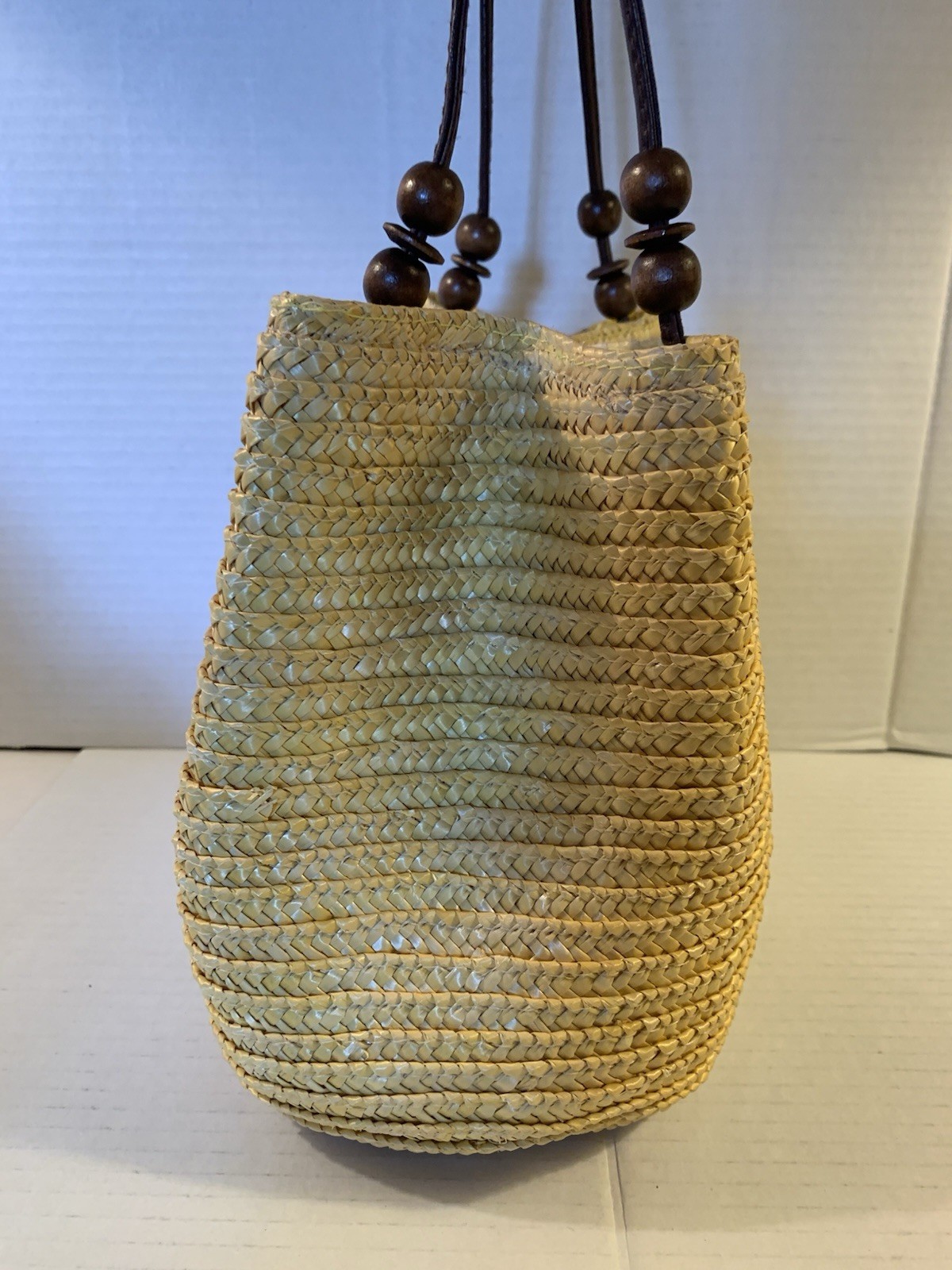 Beautiful Sonoma Straw Handbag with United Colors of Benetton Umbrella — Yellow