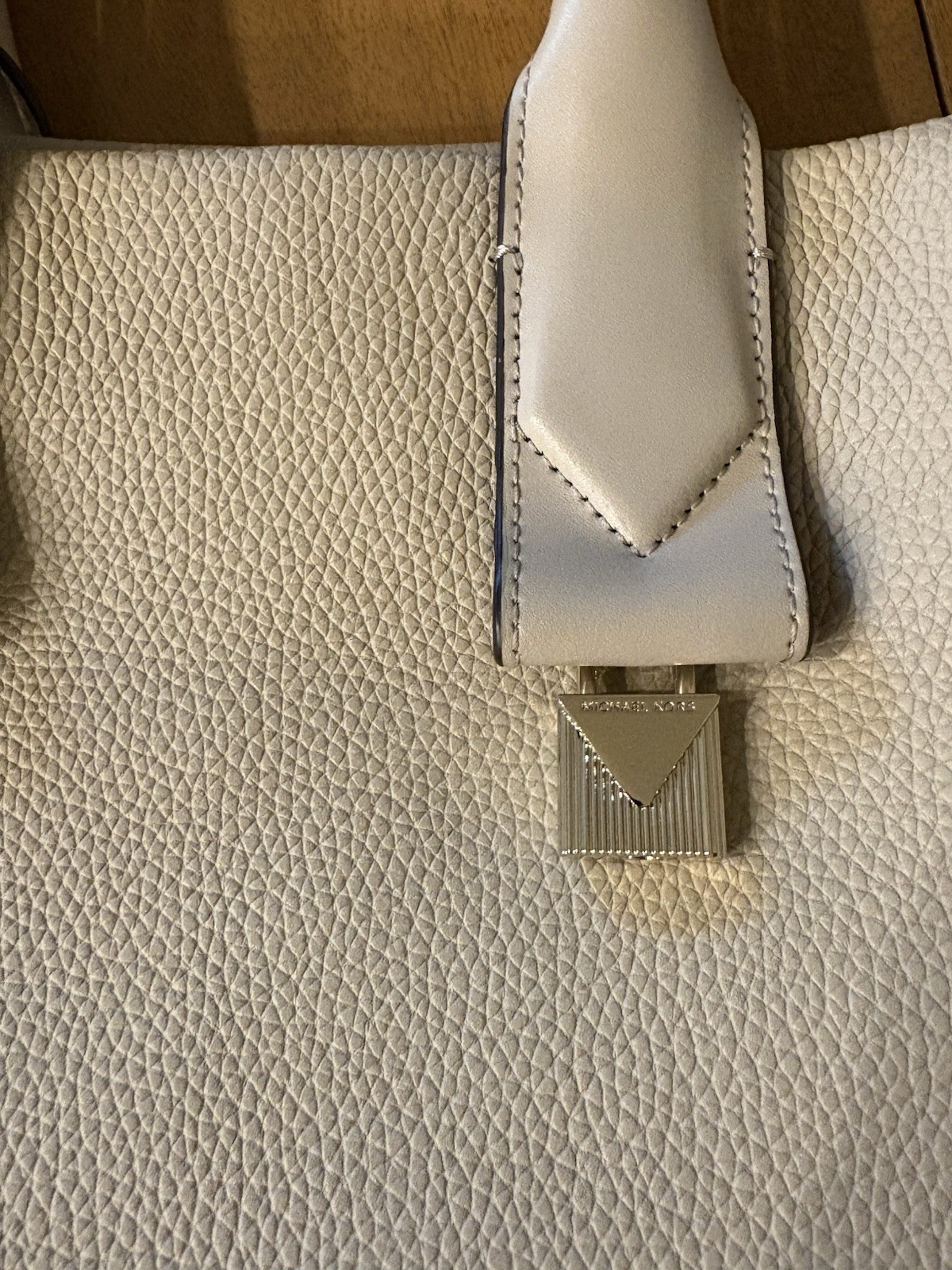 Michael Kors Large Satchel / Tote Handbag in Pebbled Oat Beige Leather Rollins