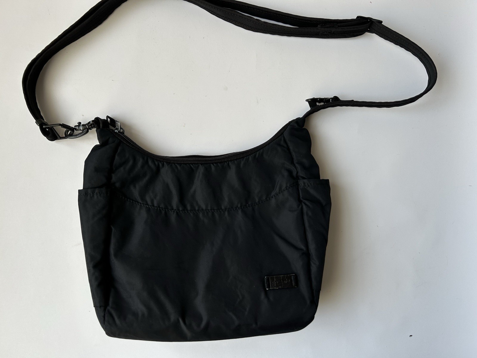 Pacsafe Citysafe 100 GII 20120 RFID Anti-Theft Exomesh Crossbody Bag Black