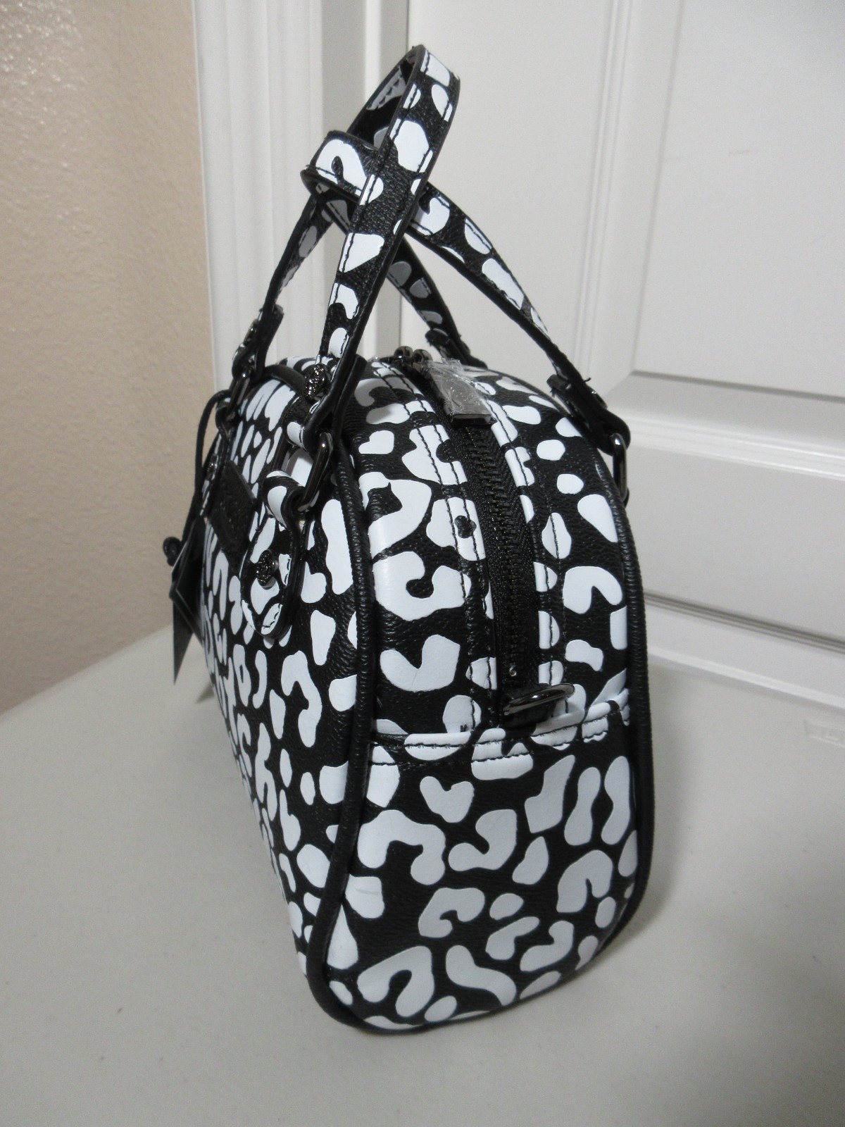 NEW VON DUTCH WHITE CHEETAH BLACK/WHITE BOWLER SATCHEL/SHOULDER BAG